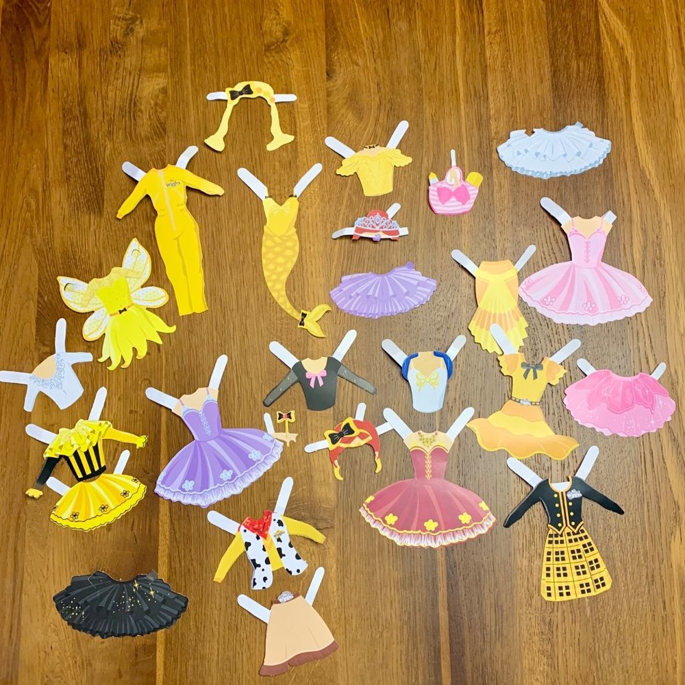 EMMA WIGGLE The Wiggles Dress Up Emma Paper Doll & Clothing Wardrobe Dressups - Picture 4 of 11